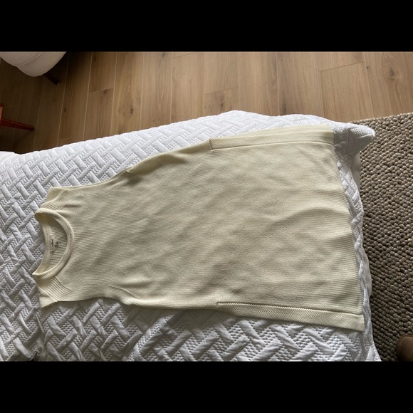 Aritzia Wilfred Palmier sleeveless sweater - Picture 3 of 4